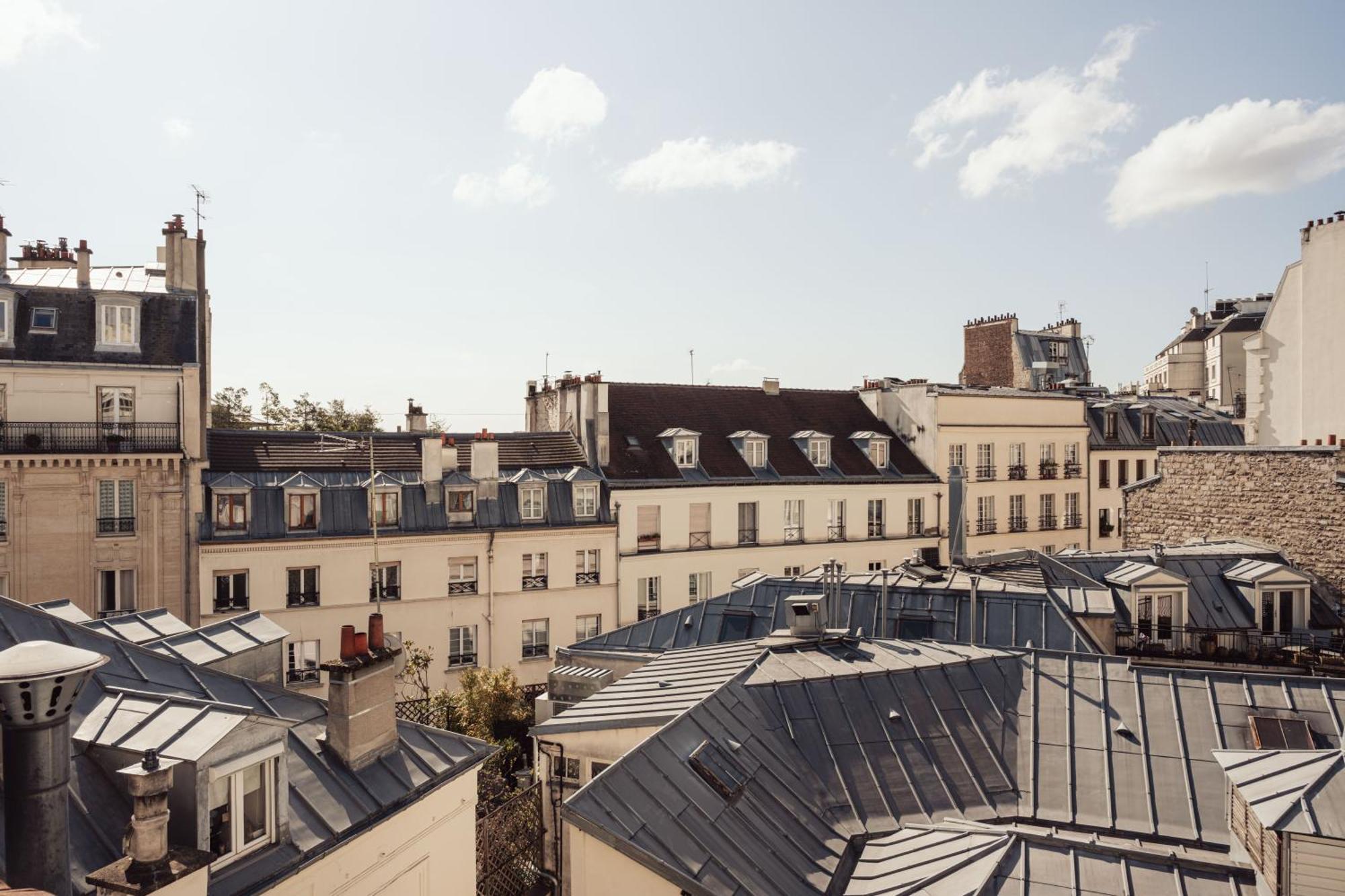 De La Gaite Hotel