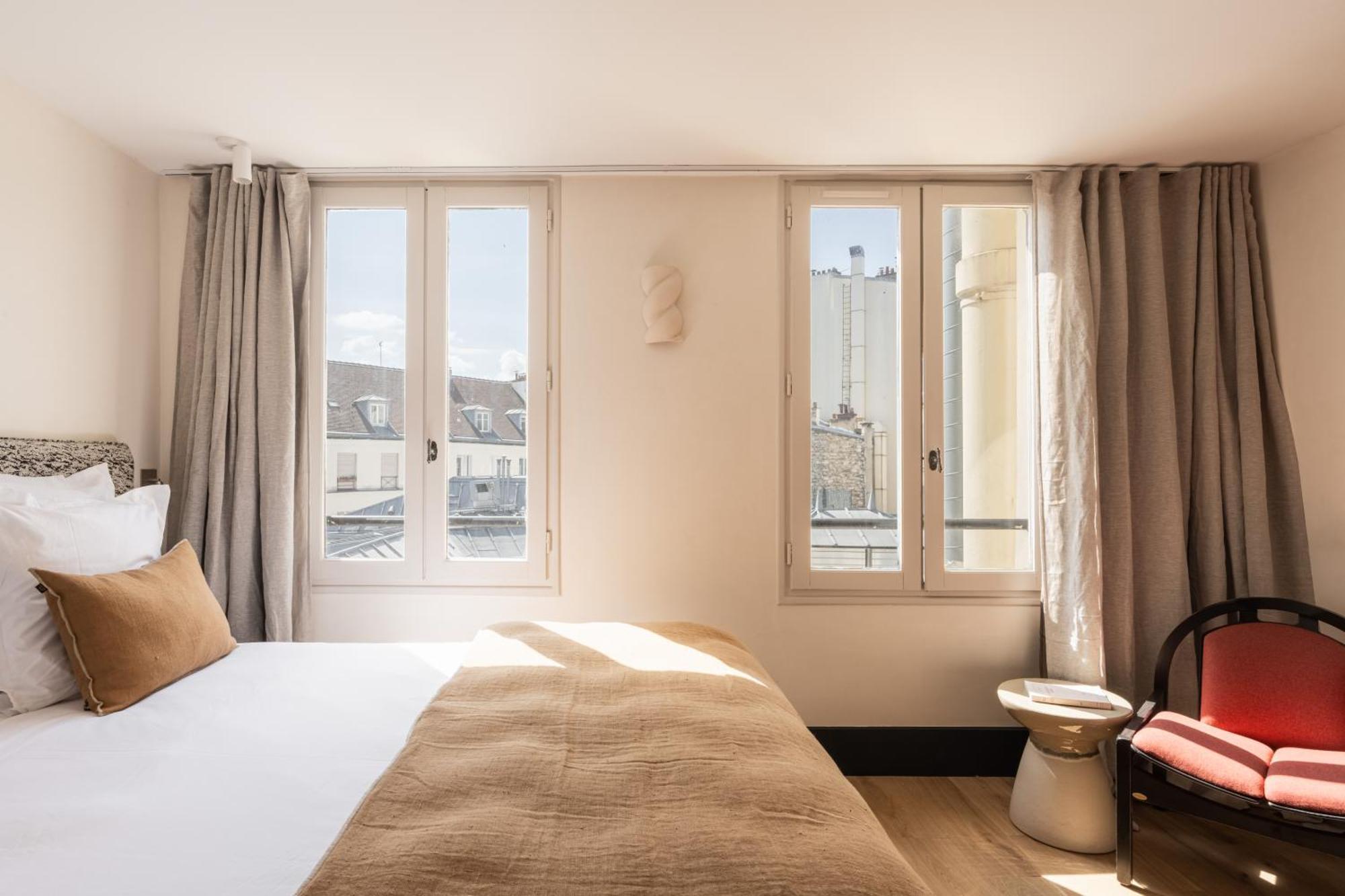 De La Gaite Hotel 3*