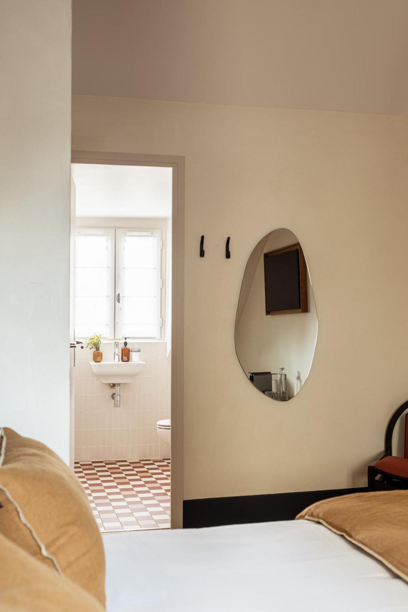 De La Gaite 3*